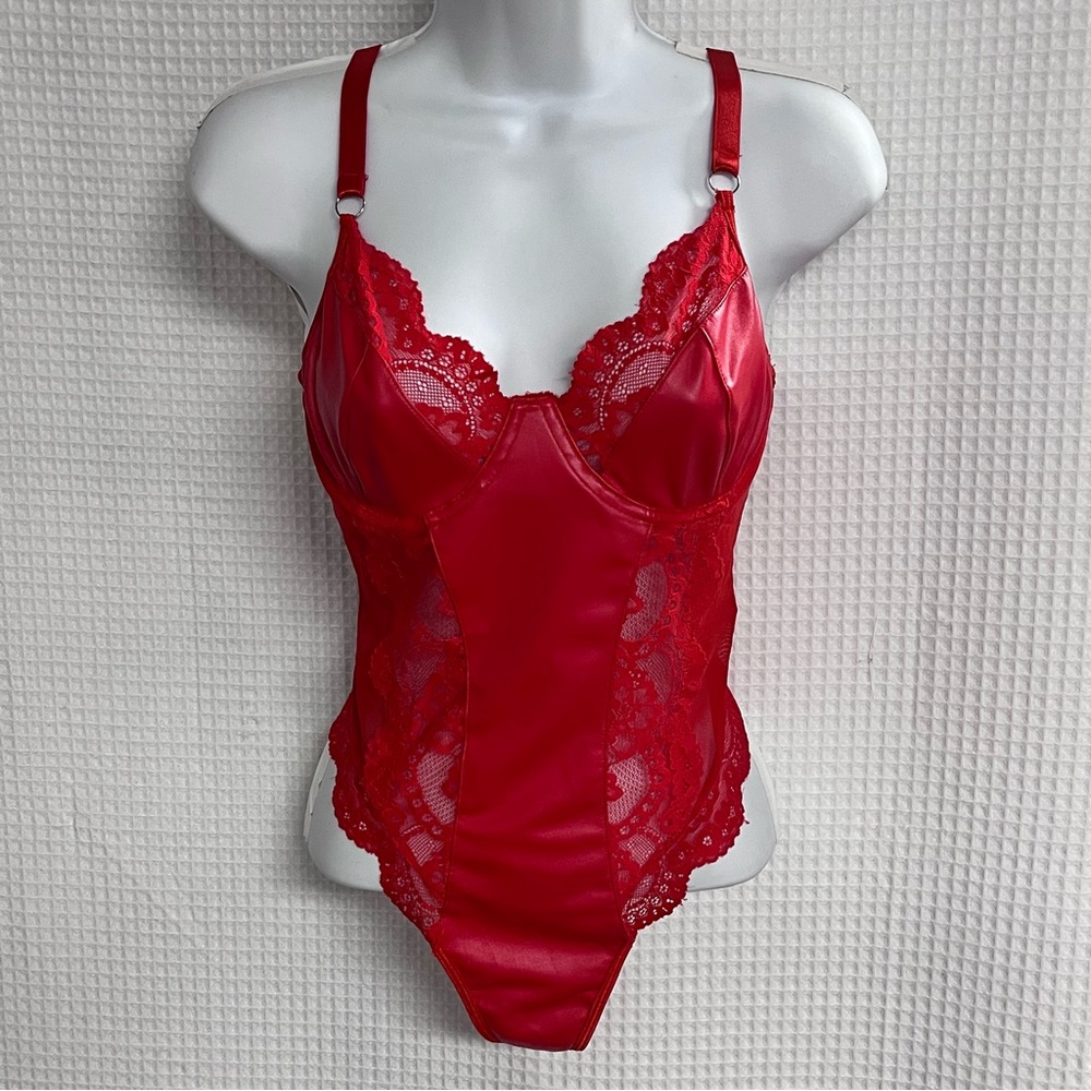 Ladies red faux leather bodysuit size small (Unbranded)